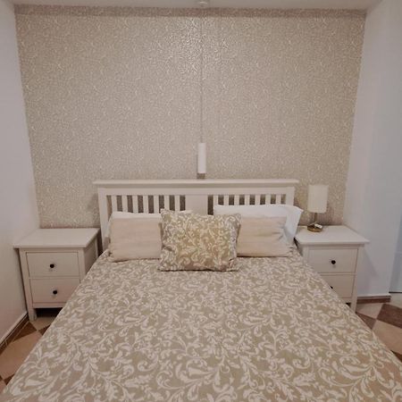 Ms4 Apartamentos Nervion Siviglia Esterno foto