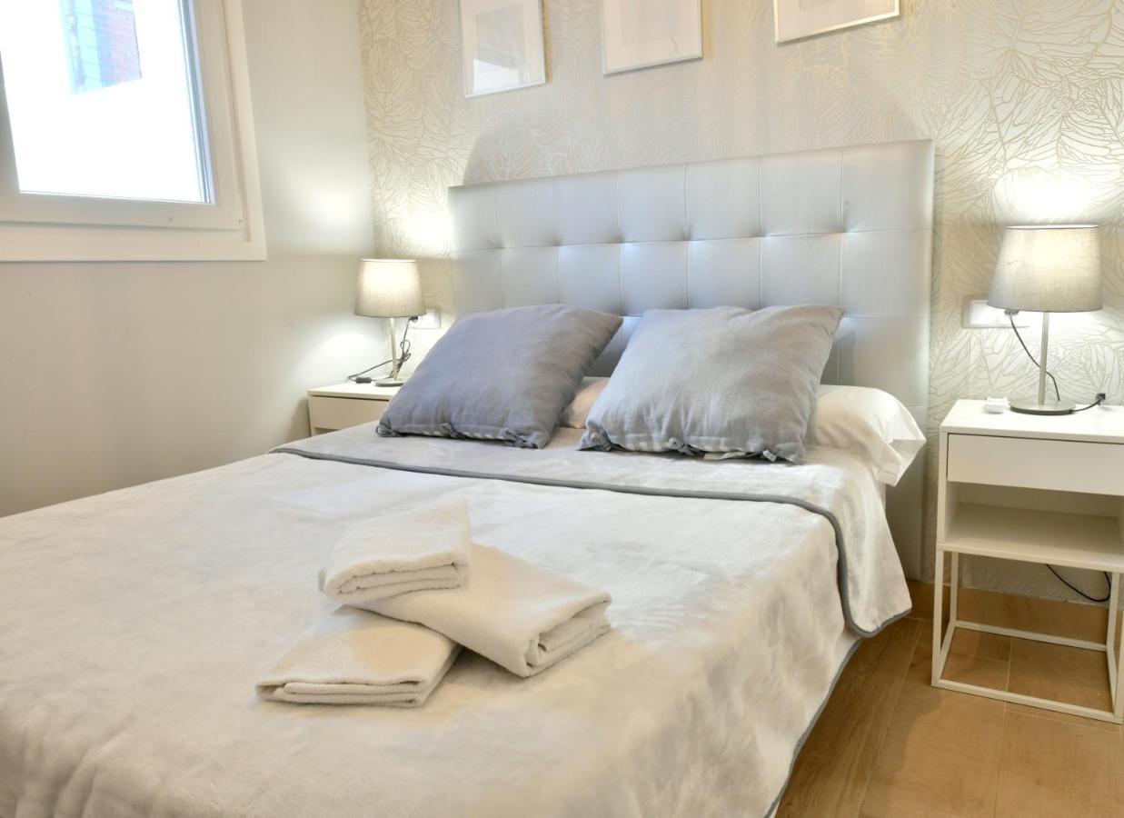 Ms4 Apartamentos Nervion Siviglia Esterno foto